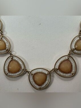 GOLD TONE PEACH AND WHITE CABOCHON STATEMENT NECKLACE UNKNOWN DESIGNER
